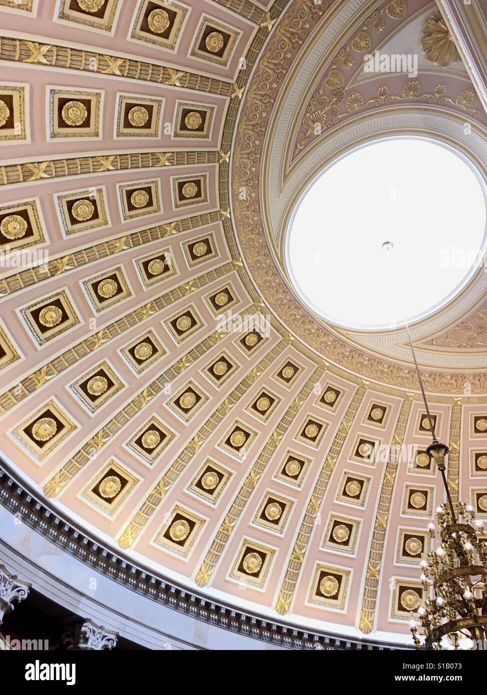 United States Capitol Building. Sunlit dome. Beauté de l'architecture et la peinture. Banque D'Images