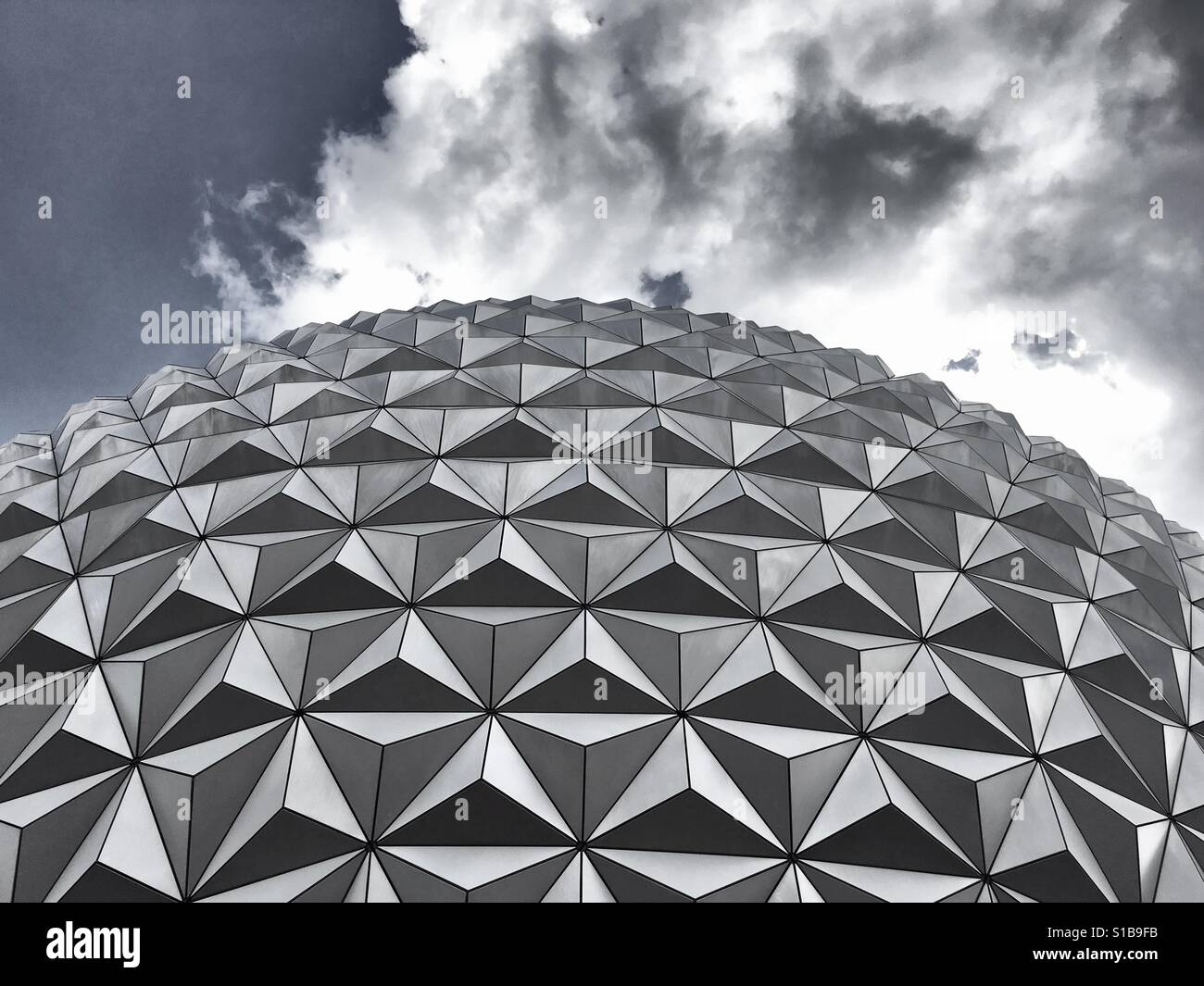 Spaceship Earth à Epcot à Disney World, Orlando, Floride - Image de stock capturée avec un smartphone