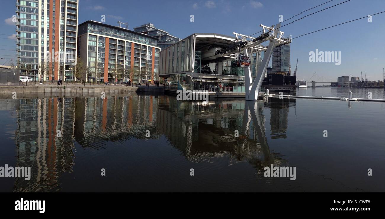 Téléphérique Emirates arrivant à Victoria Dock - Image de stock capturée avec un smartphone