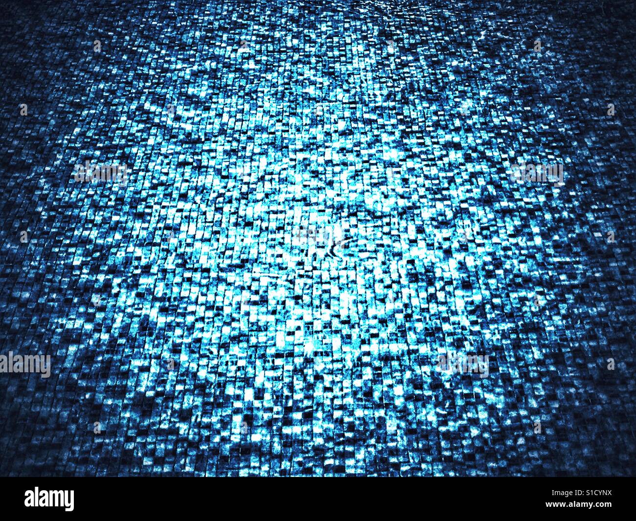 Piscine, carreaux de mosaïque bleue aléatoire - Image de stock capturée avec un smartphone