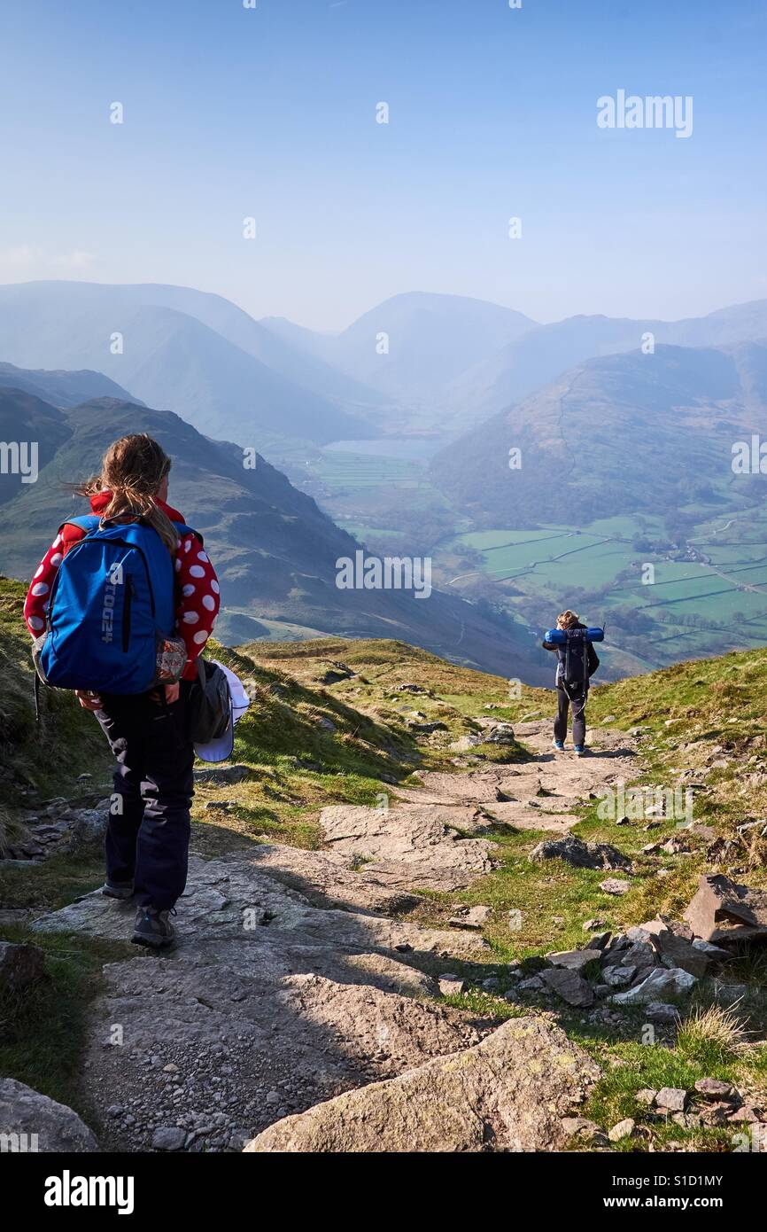 En ordre décroissant de la Place est tombée au-dessus de Ullswater dans le Lake District, Cumbria, Royaume-Uni après une nuit de camping sauvage. Banque D'Images