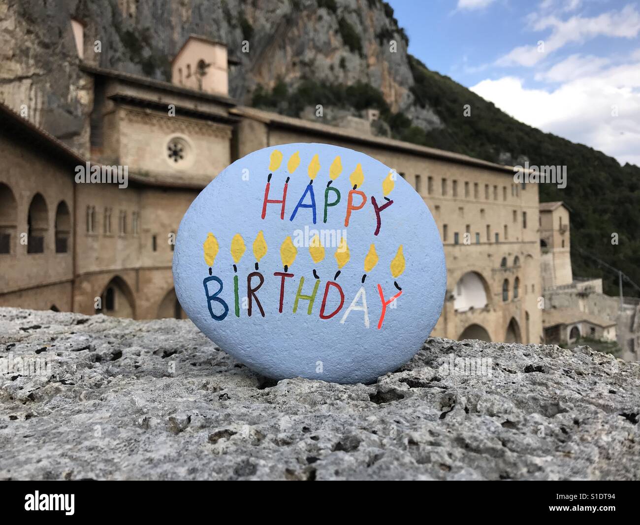 Joyeux Anniversaire Pierre Avec Ancienne Abbaye Building Photo Stock Alamy Joyeux Anniversaire Pierre Avec Ancienne Abbaye Building Photo Stock Alamy