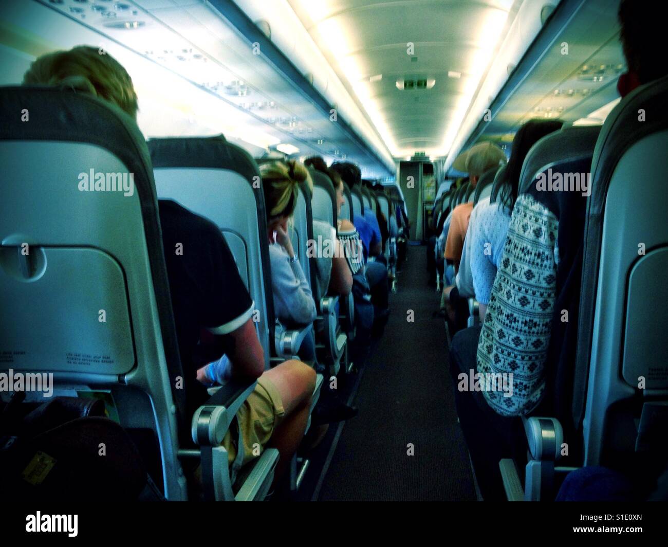 À bord d'un Airbus A321 sur un vol de retour après des vacances. Banque D'Images