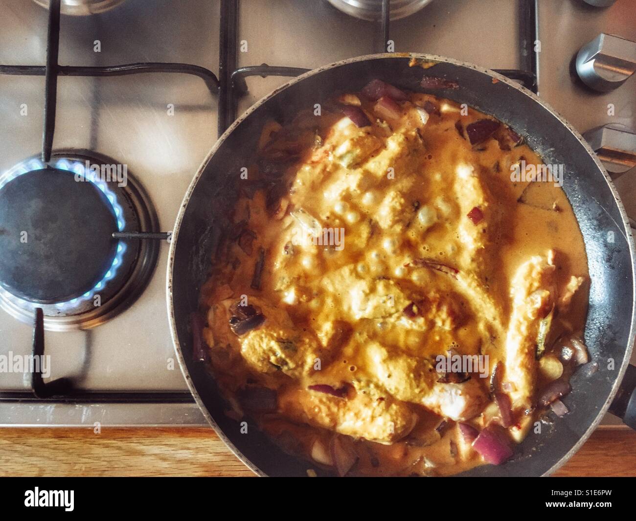 Poulet au curry coco Keralan - Image de stock capturée avec un smartphone