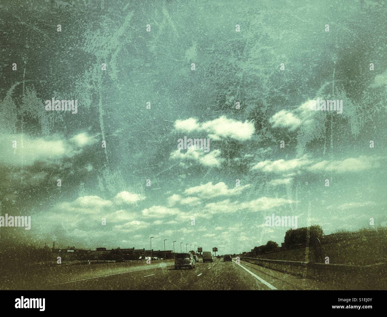 Sur la route avec temps de printemps - Image de stock capturée avec un smartphone