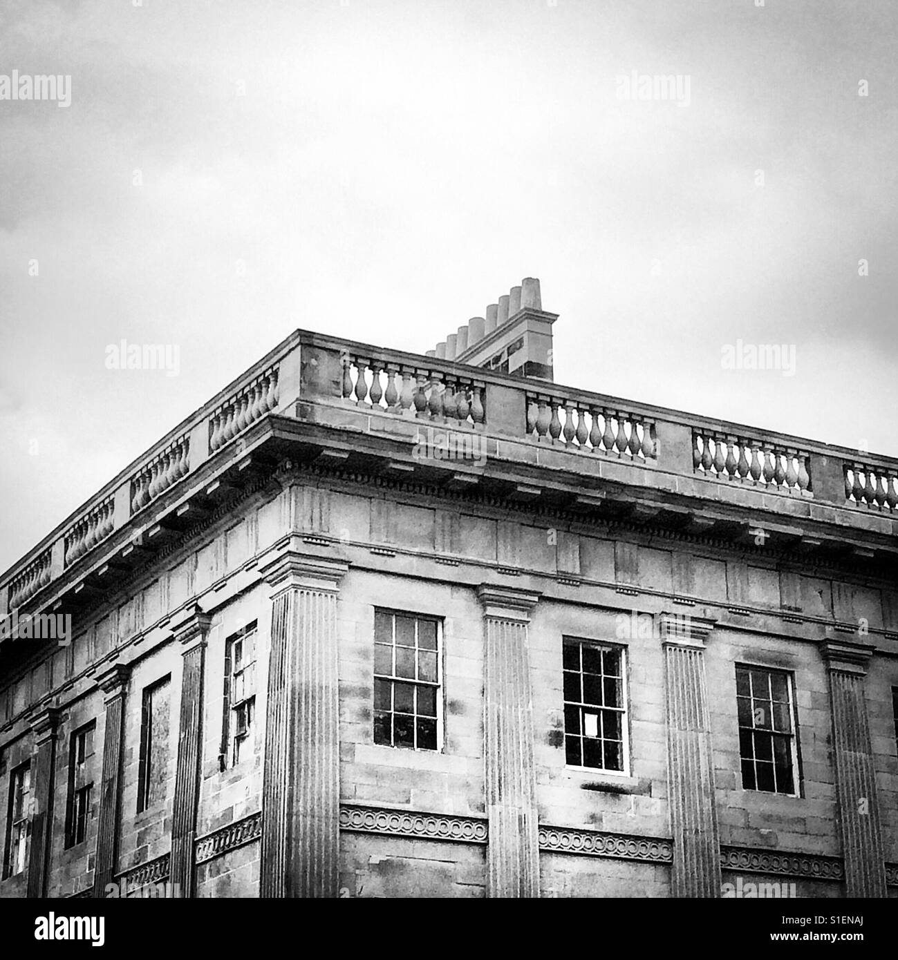 Image Monochrome du Croissant-Rouge à Buxton Derbyshire Peak District Banque D'Images