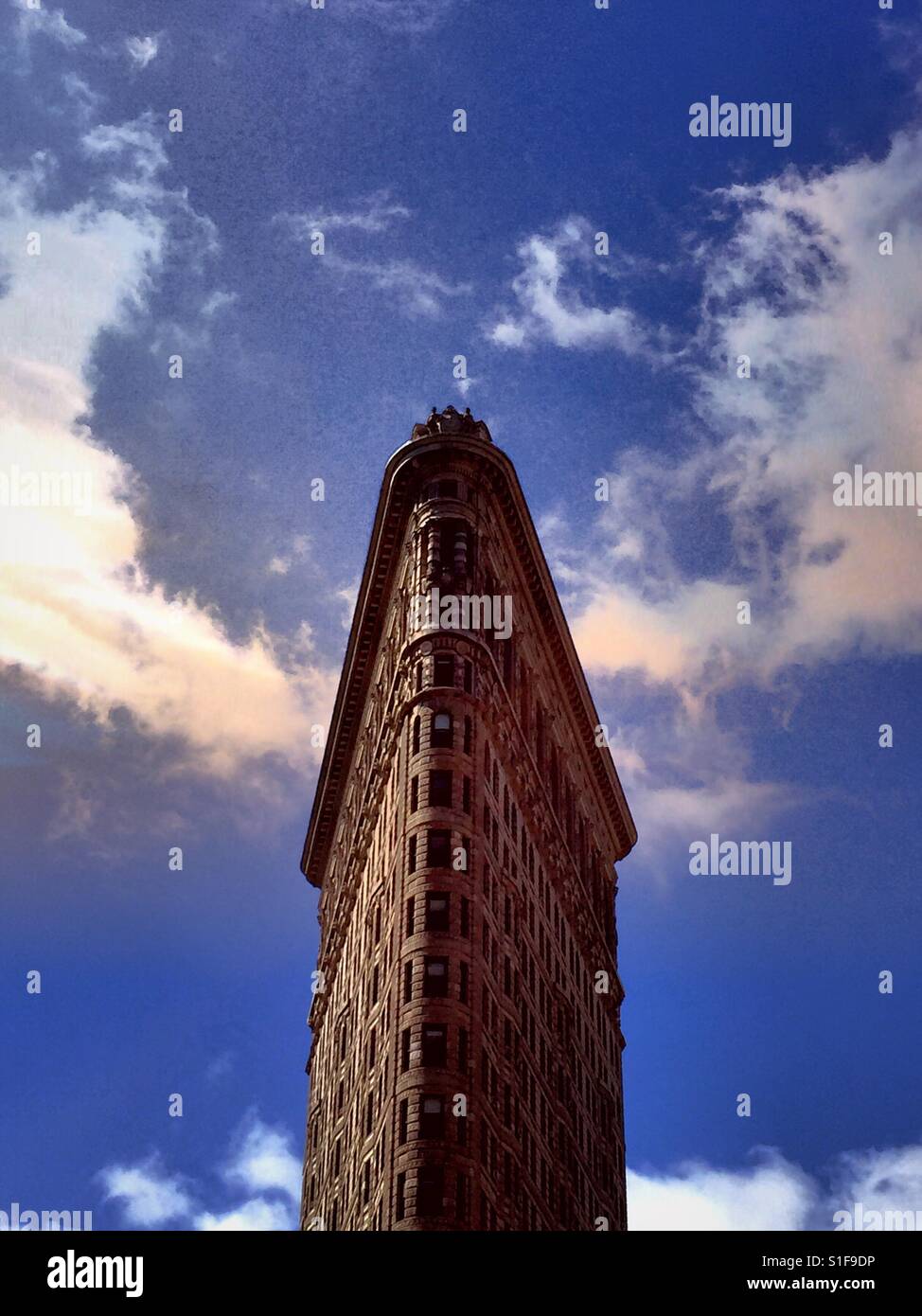 Le Flat Iron building et ciel bleu, Cinquième Avenue, New York, USA - Image de stock capturée avec un smartphone