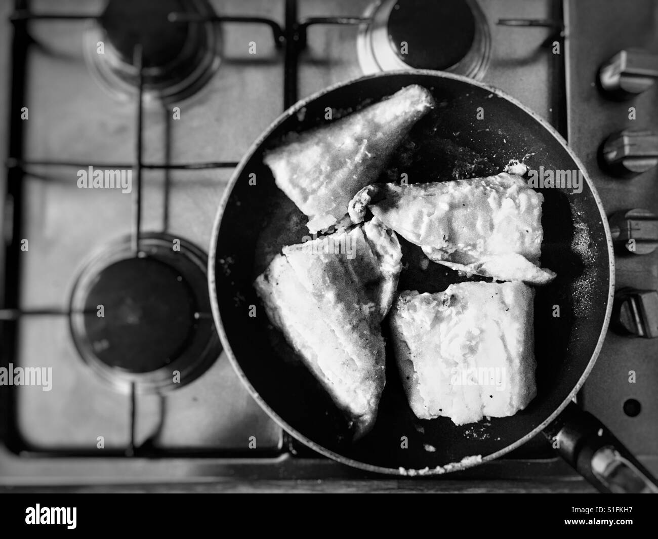 Filets de morue de la mer du Nord à la légère fried - Image de stock capturée avec un smartphone