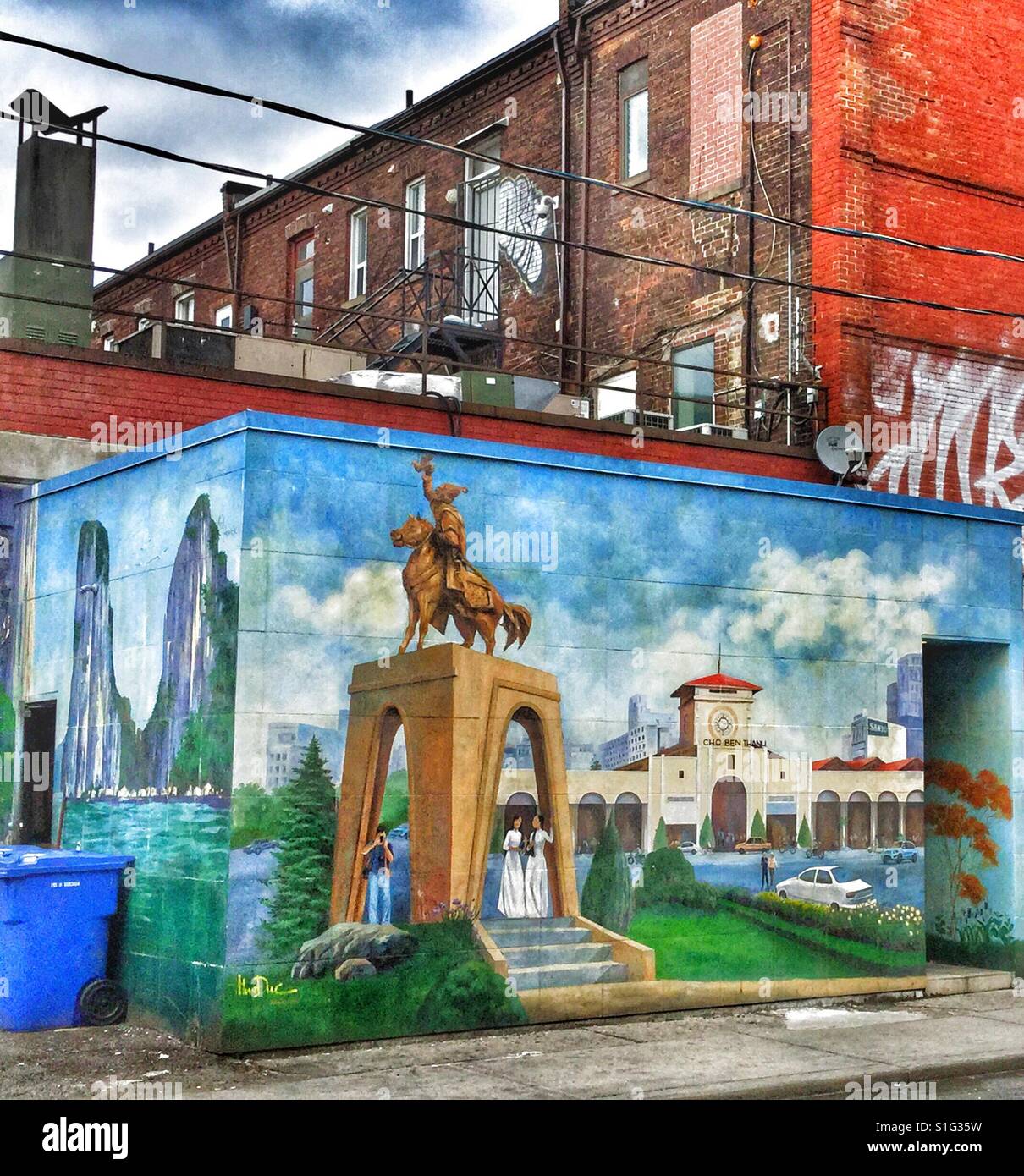 Grande murale colorée au Toronto's Kensington Market. Banque D'Images