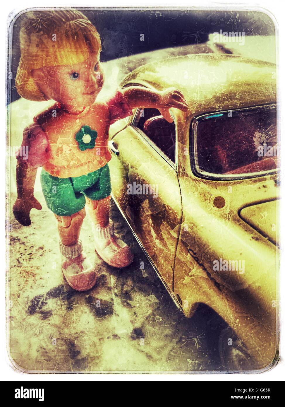 Location de jouets anciens et poupées miniatures. - Image de stock capturée avec un smartphone