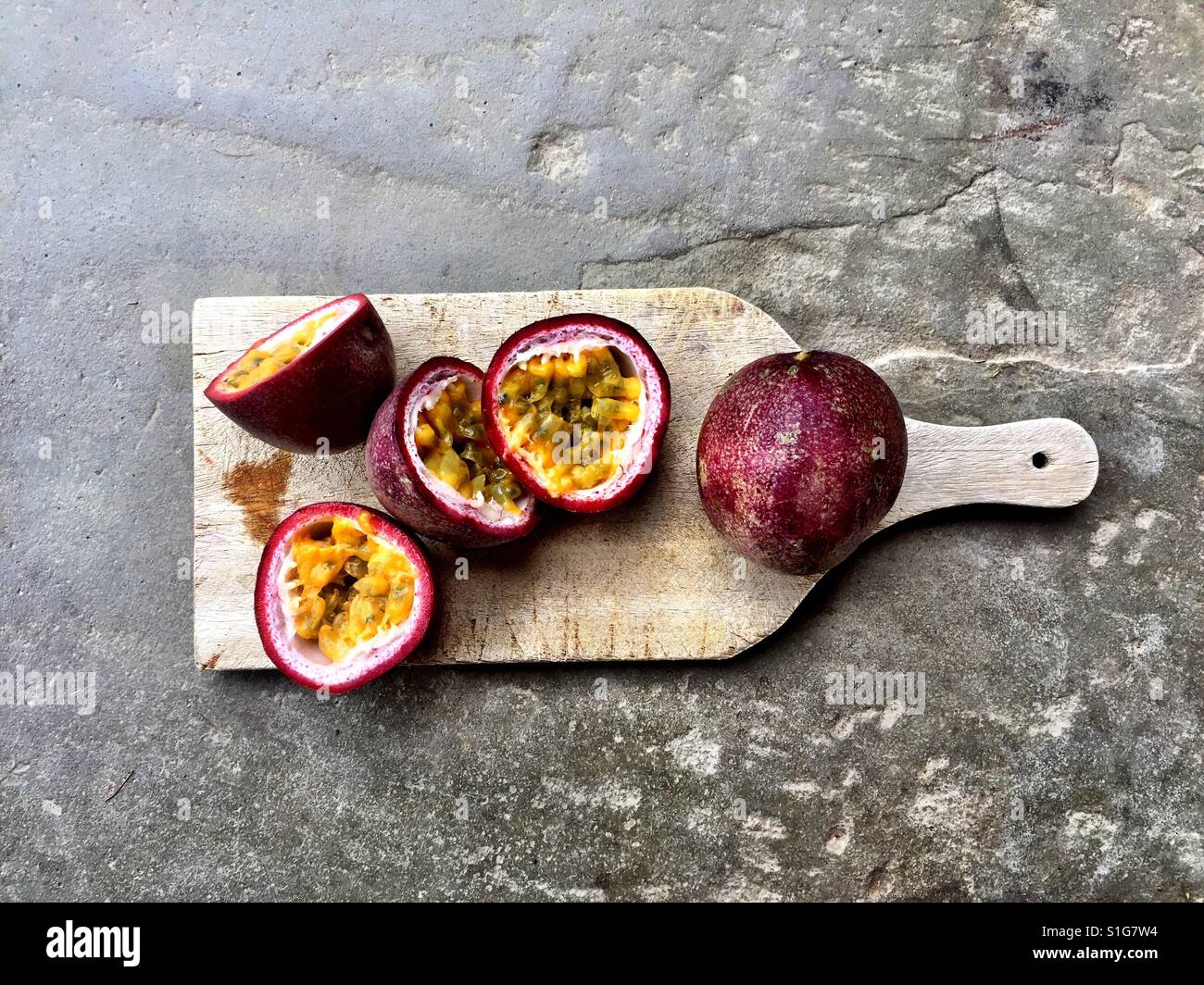 Faire du sorbet au fruit de la passion Banque de photographies et d’images à haute résolution