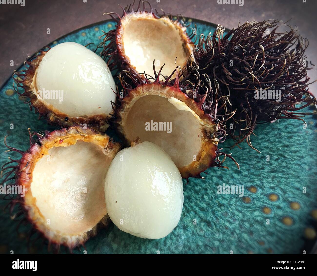 Rambutan fruit sur une assiette. Banque D'Images