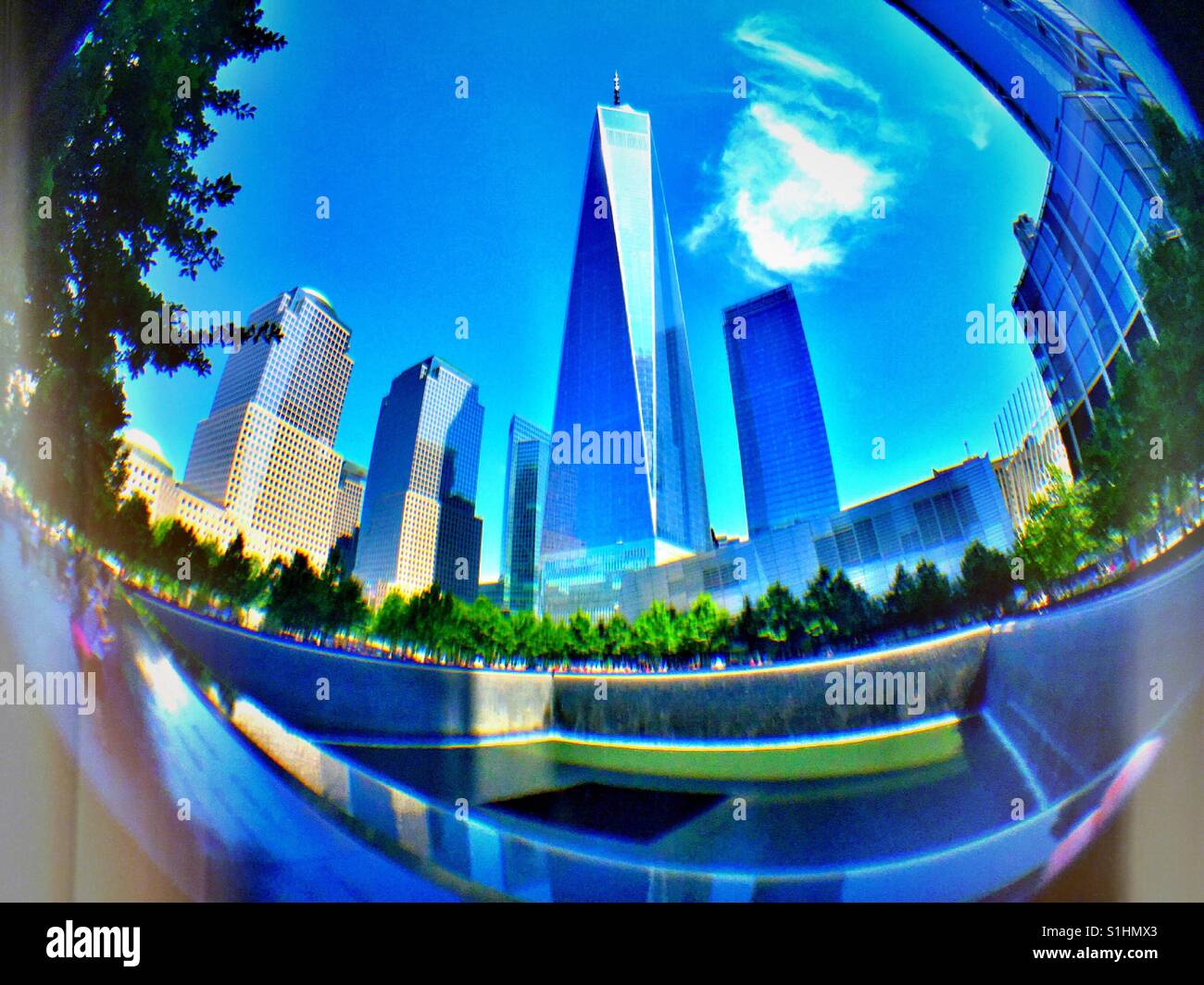 Fish Eye vue optique d'un commerce mondial et 911 Memorial, NYC, USA - Image de stock capturée avec un smartphone