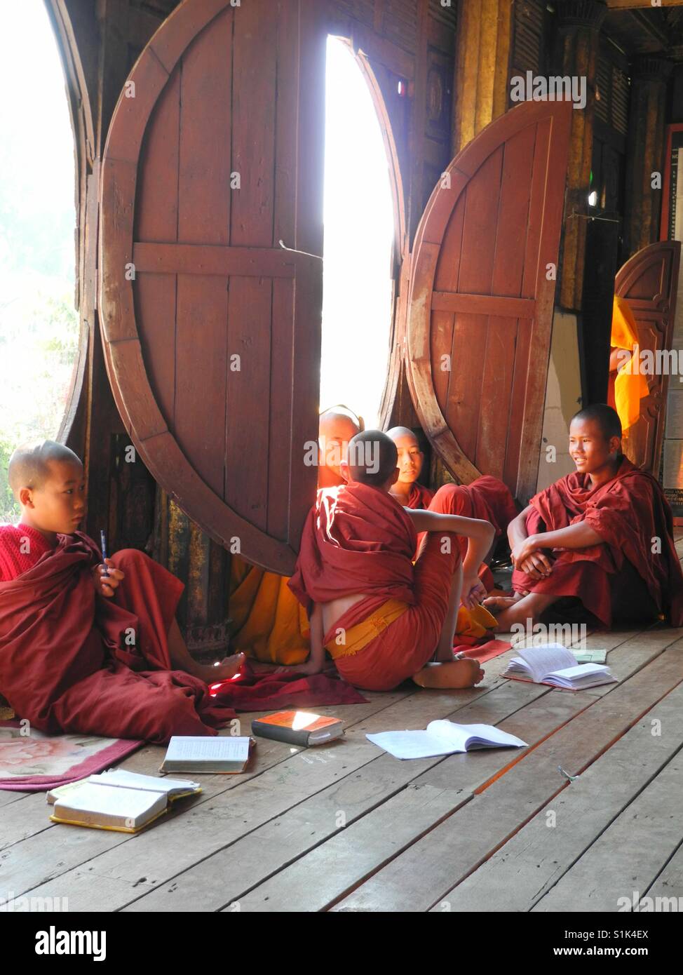 Les moines d'apprentissage Banque D'Images