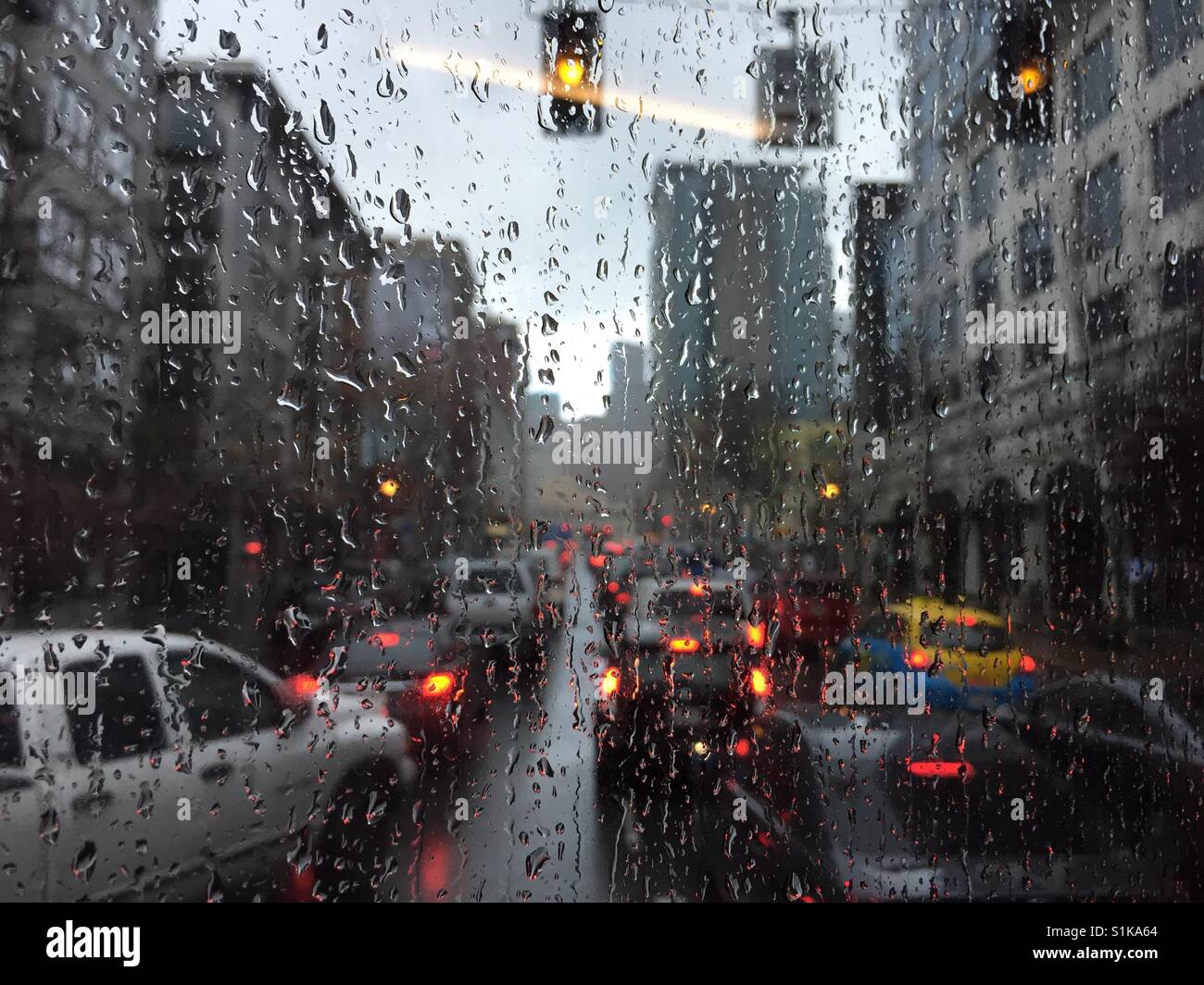 Jour de pluie dans la circulation Banque D'Images