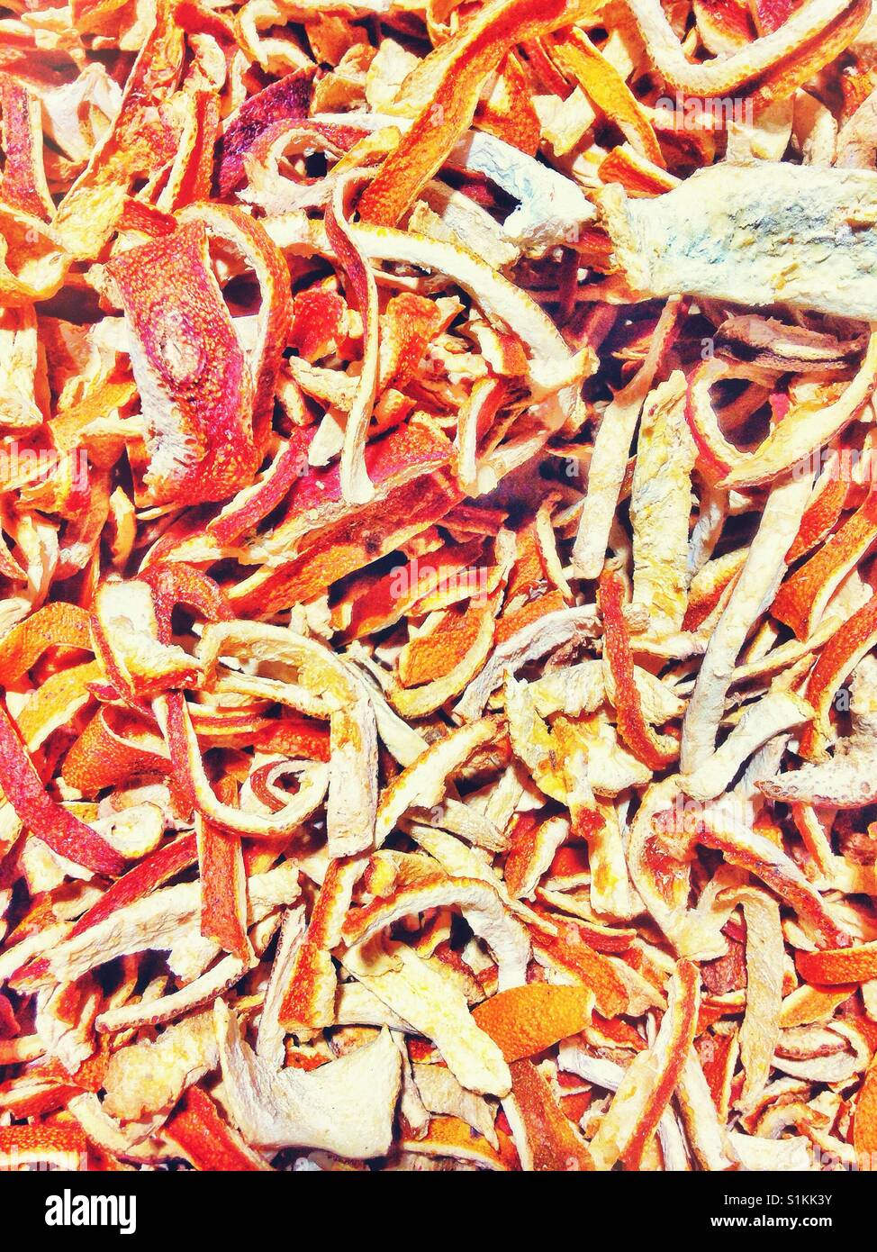 Écorce d'orange séchée. Banque D'Images