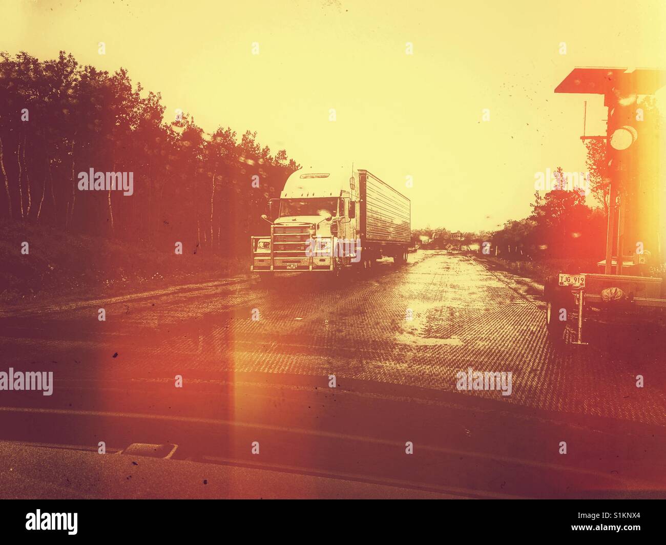 Truck Stop et le Canada - Image de stock capturée avec un smartphone
