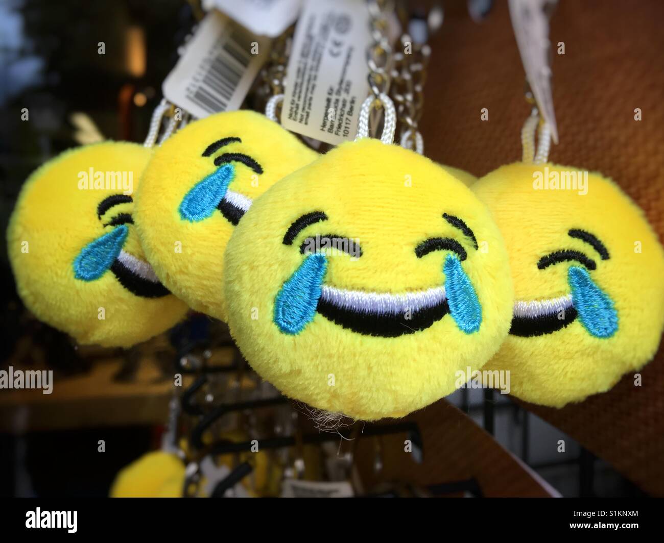 Quatre trousseaux en riant conception emoji Banque D'Images