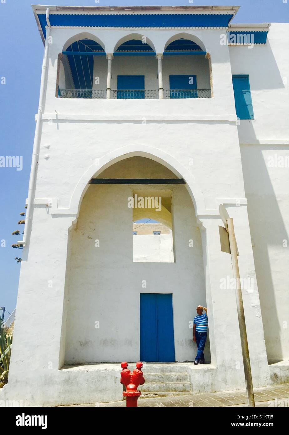 Un bel immeuble ancien dans la vieille ville d'Acre, en Israël. - Image de stock capturée avec un smartphone
