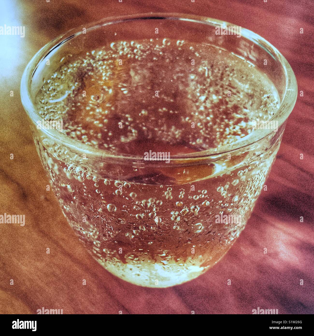 Verre de l'eau pétillante - Image de stock capturée avec un smartphone