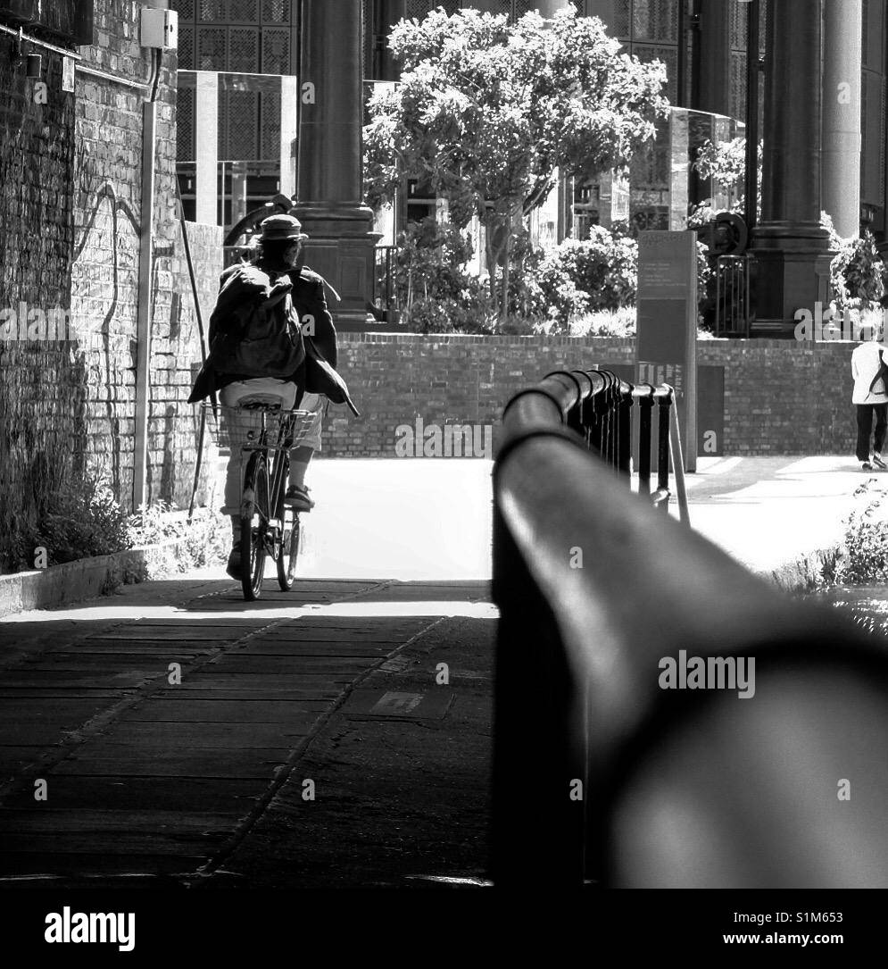 Vélo Cycliste à côté de Regents Canal , , Londres. Banque D'Images