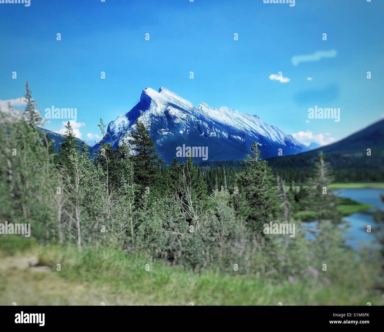 Mount rundle Banque de photographies et d’images à haute résolution - Alamy