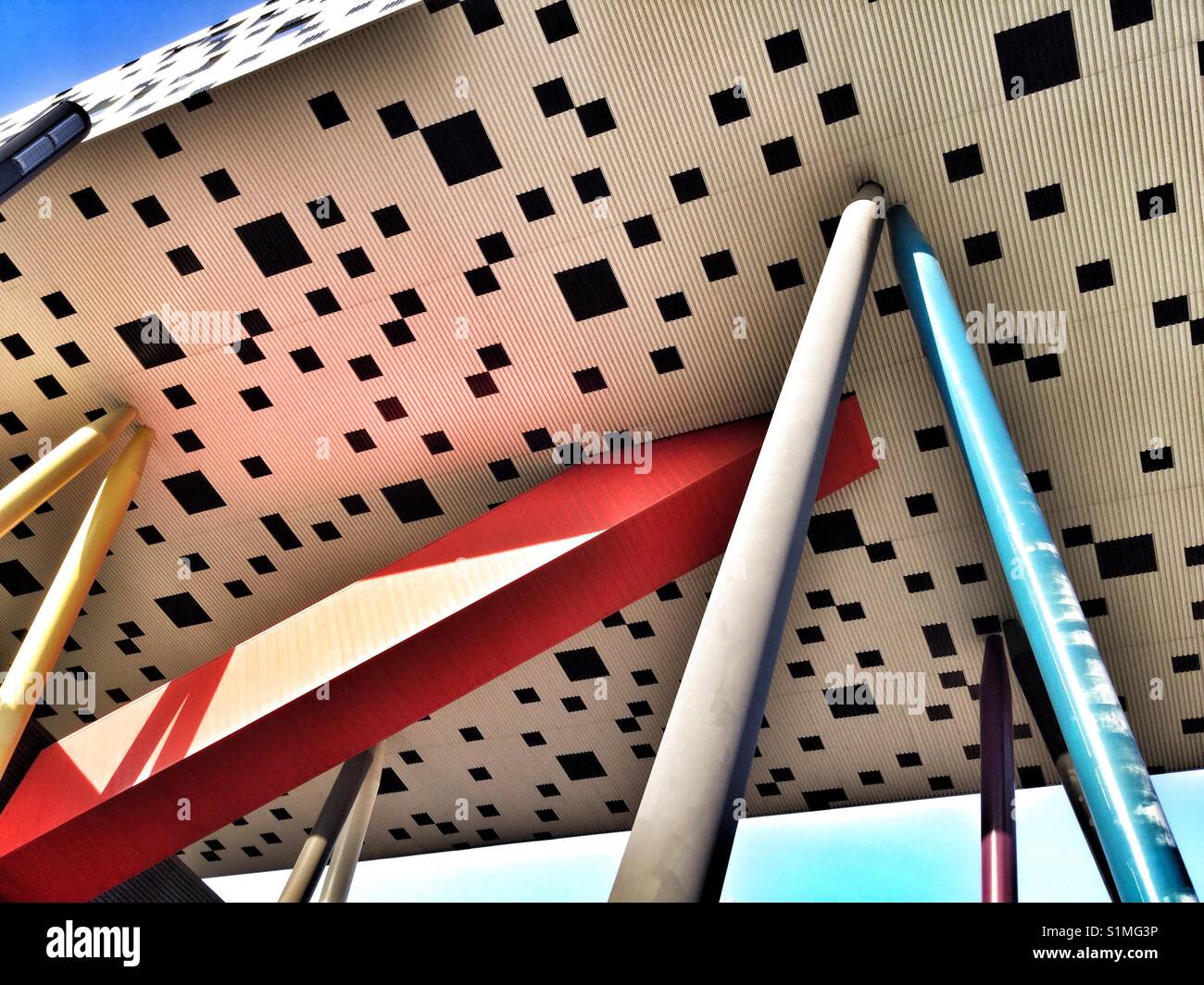 L'extérieur créatif de l'OCAD, Collège des arts et du design de l'Ontario, à Toronto, au Canada. - Image de stock capturée avec un smartphone