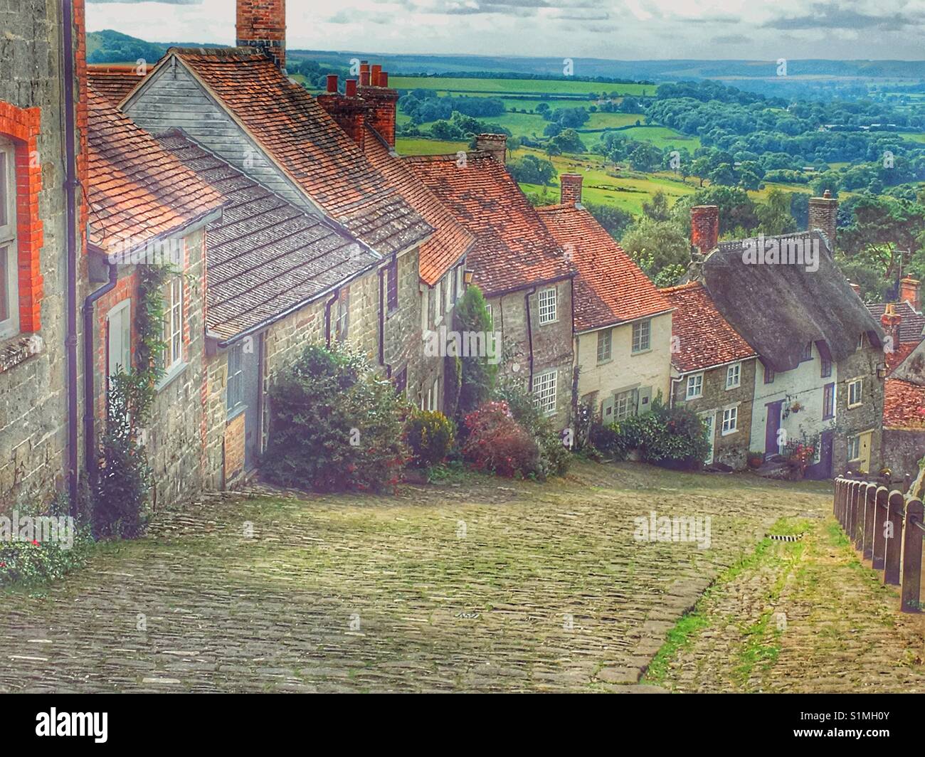 Gold Hill, célèbre pour être l'emplacement de l'annonce du pain Hovis. Shaftesbury, dans le Dorset, Angleterre Banque D'Images