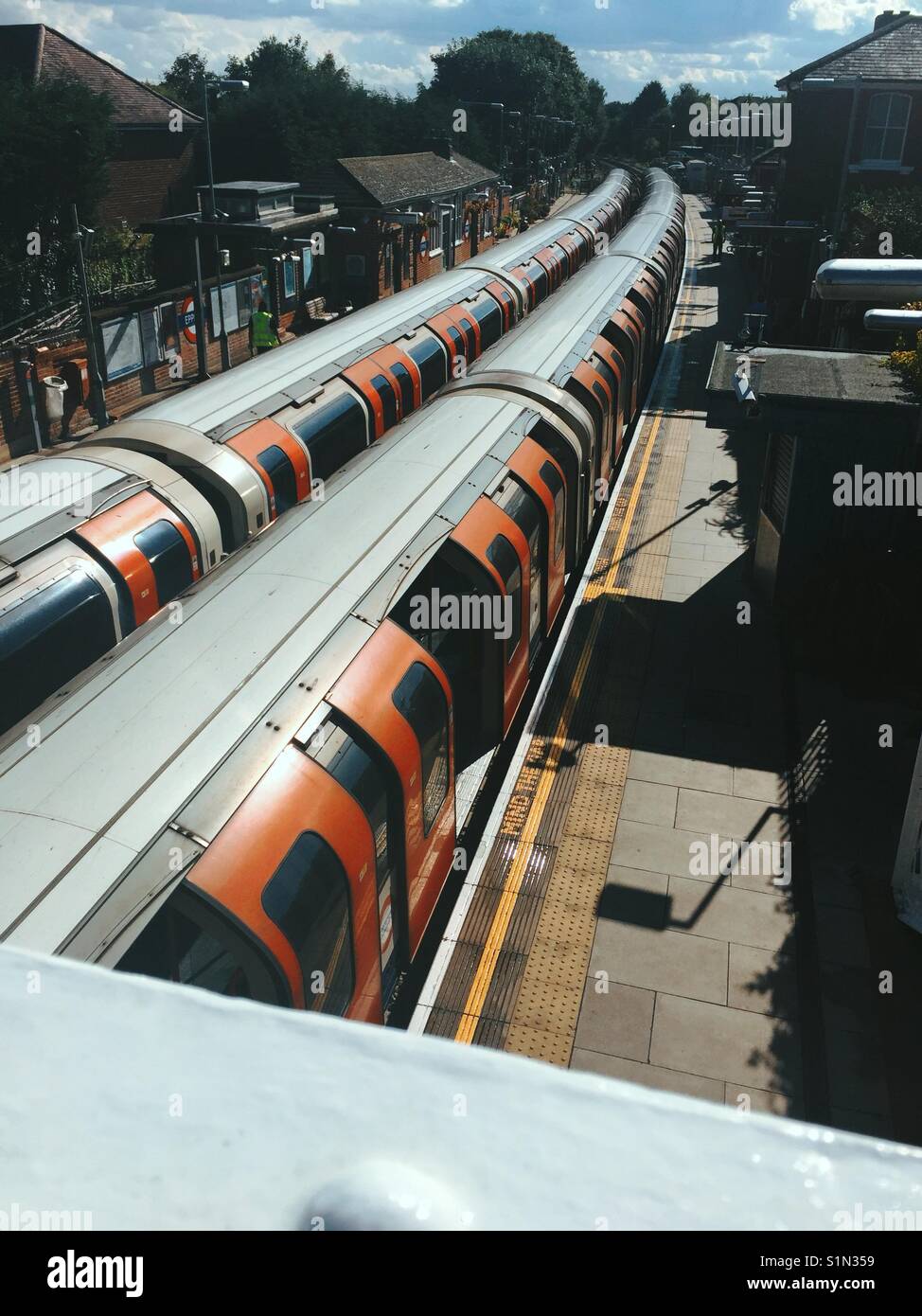 Central London Underground tube ligne de train à la gare d'Epping Banque D'Images