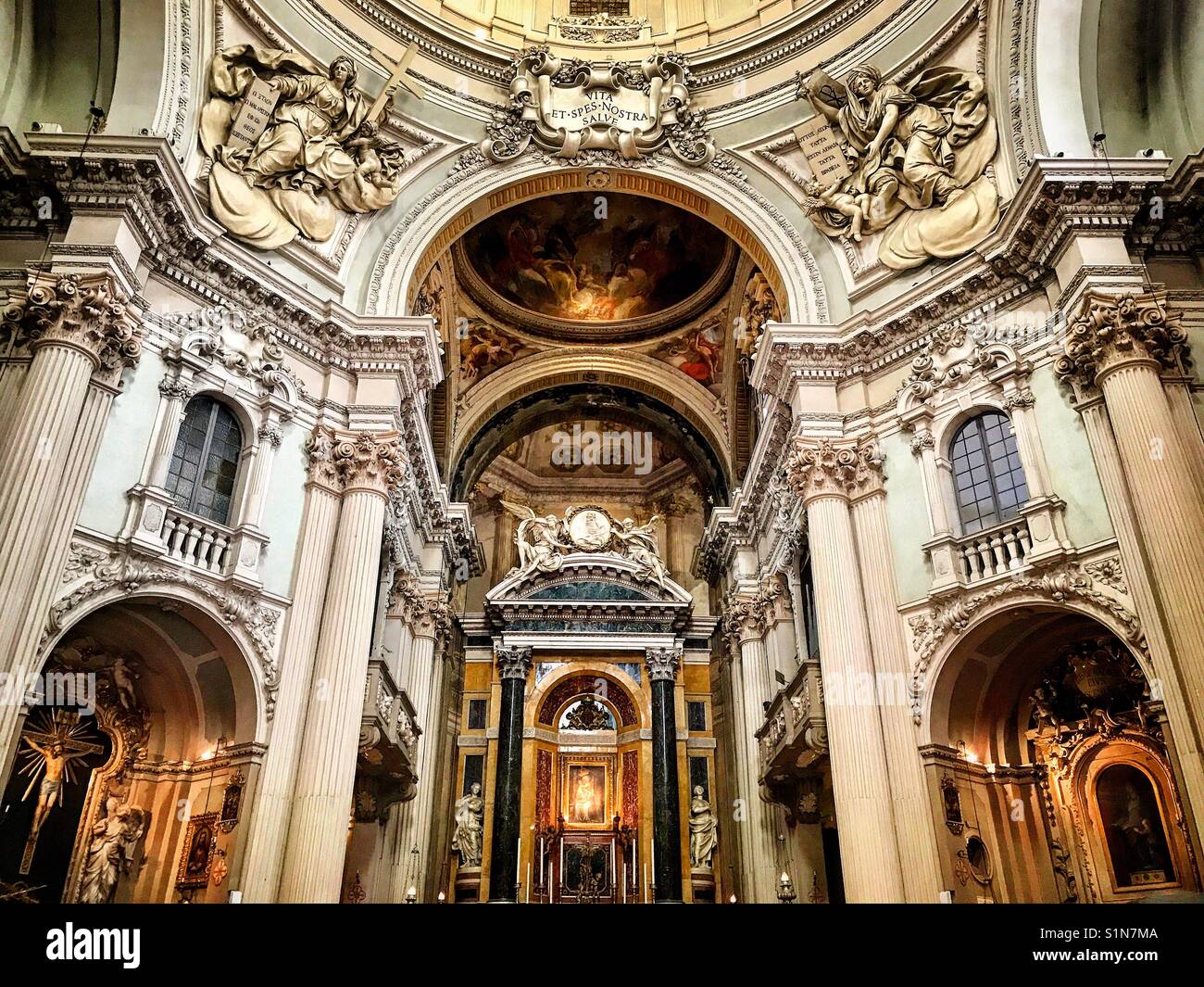 Ornate church à Bologne, Italie Banque D'Images