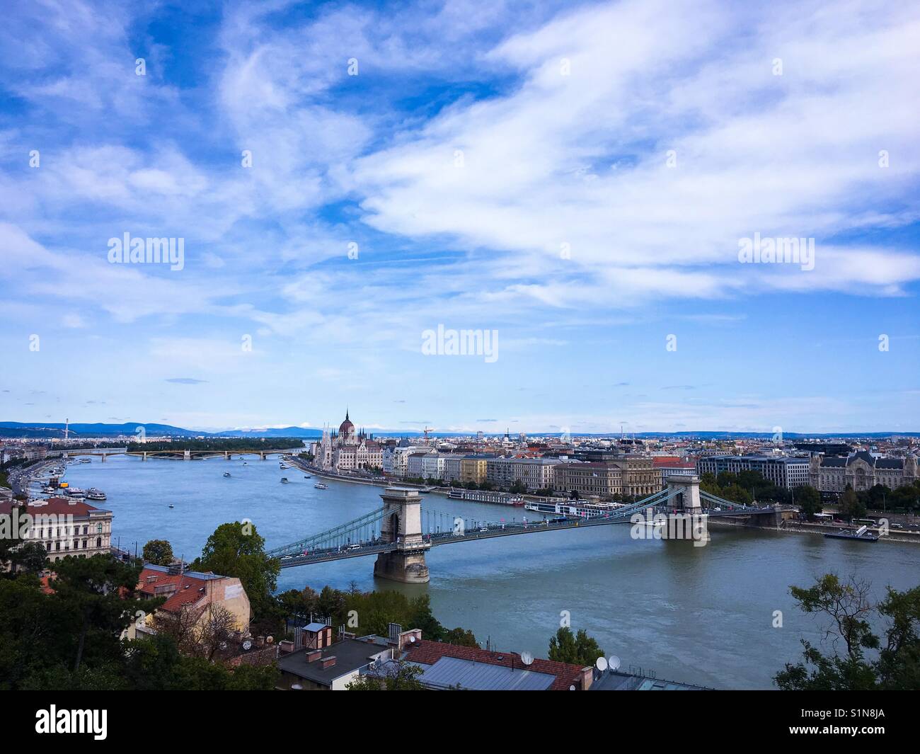 Danube divisant Buda et Pest Banque D'Images
