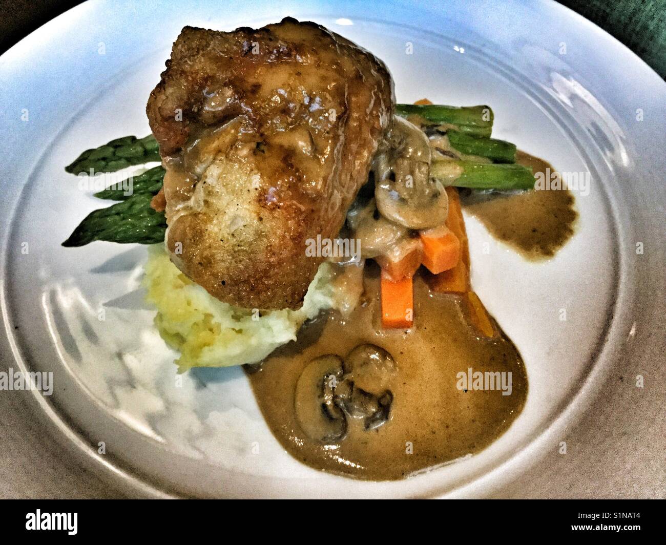 Le dîner est servi. - Image de stock capturée avec un smartphone