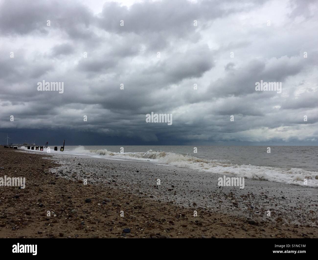 Tempête sur uk beach - Image de stock capturée avec un smartphone