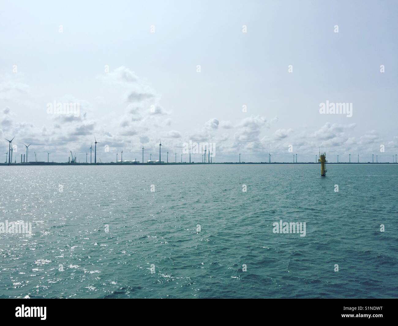 Les moulins à vent Eemshaven, aux Pays-Bas Banque D'Images