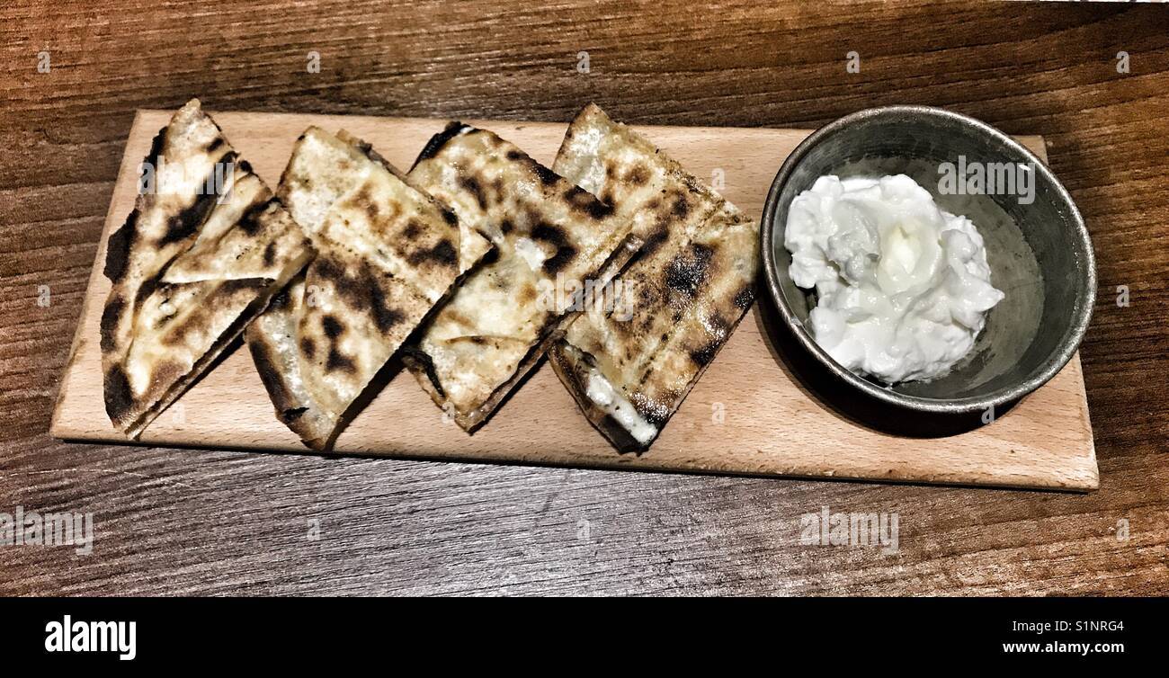 Kafta viande avec du fromage et l'ail - moyen-orientaux Banque D'Images