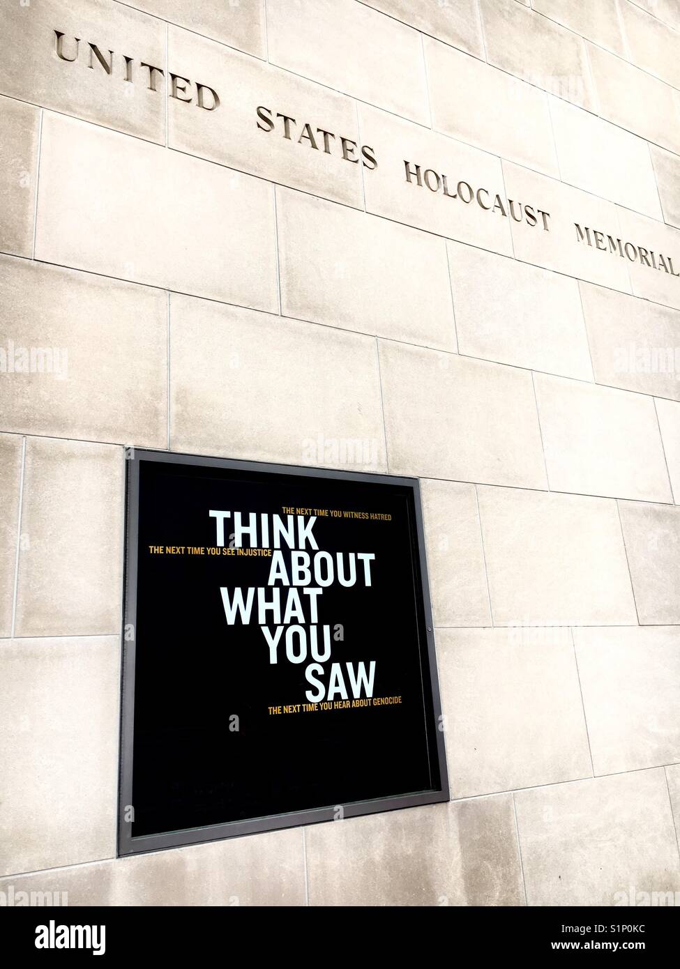 United States Holocaust Memorial de Washington, DC. Pensez à ce que vous avez vu Banque D'Images