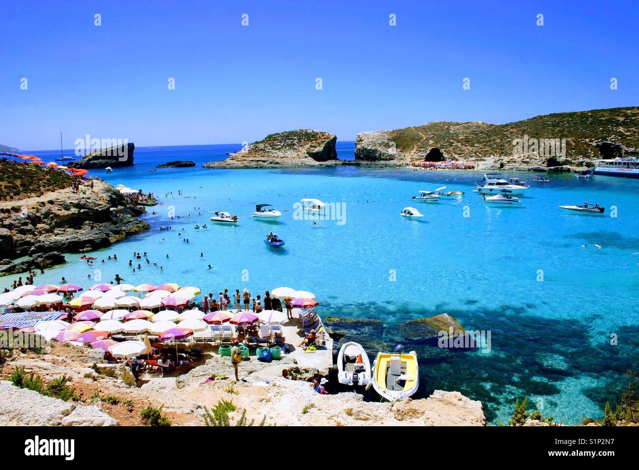 Blue Lagoon sur l'île de Camino à Malte sur un Chrystal clear day Banque D'Images