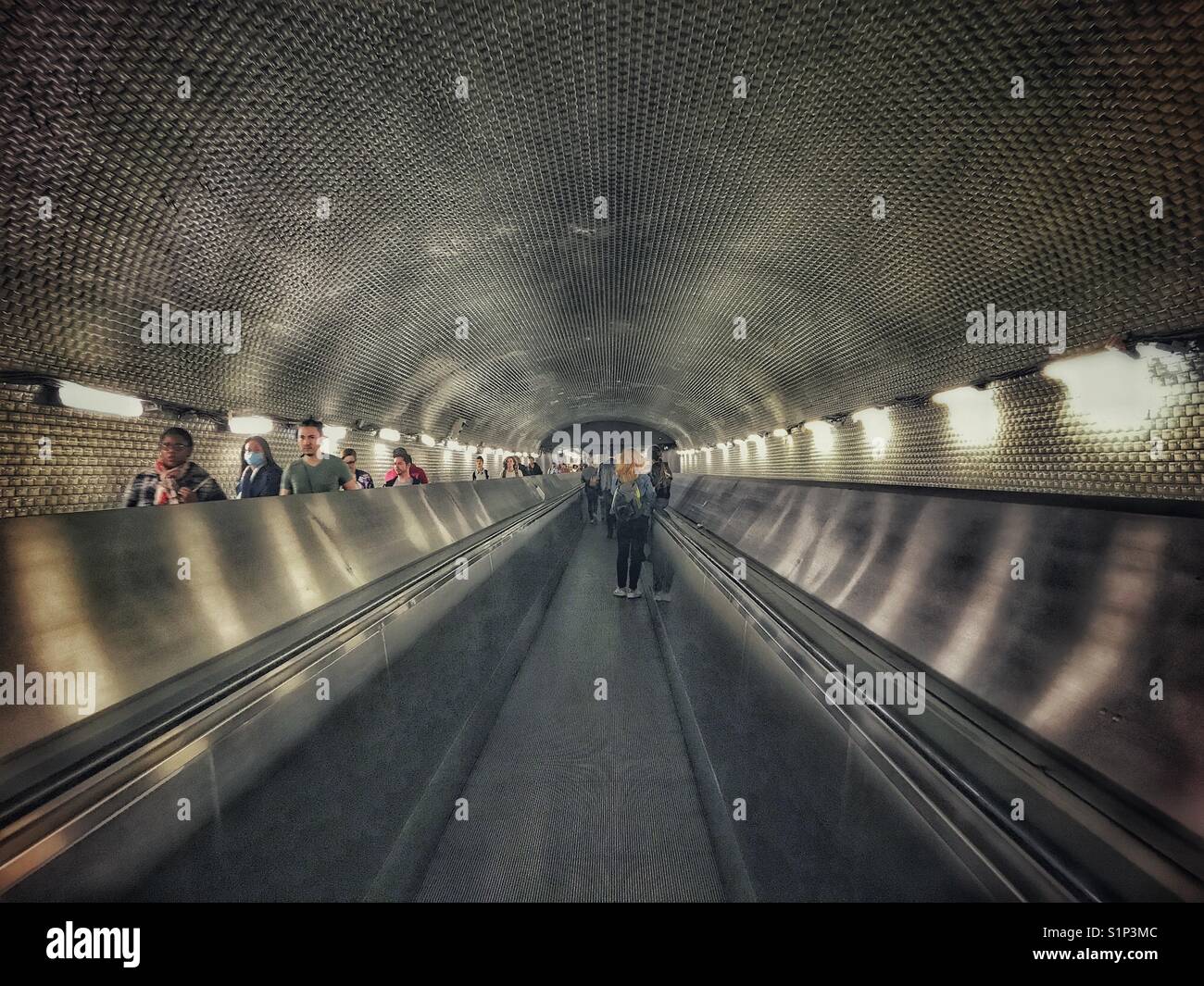 Metro paris tunnel Banque de photographies et d’images à haute ...