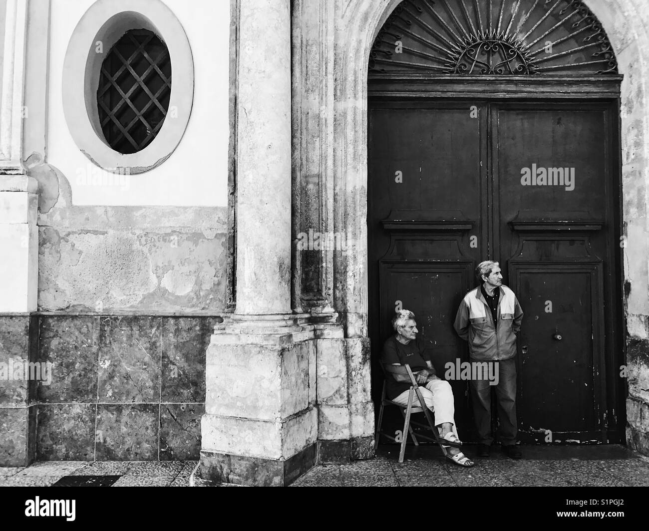 Les gens à Monreale, Italie. Banque D'Images