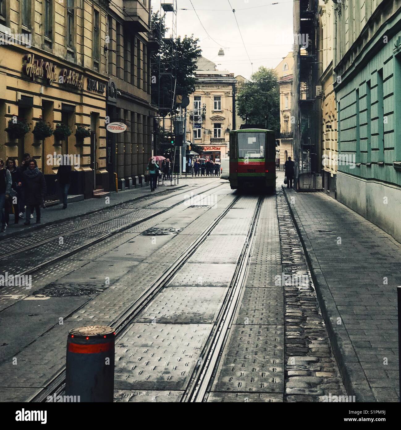 Un tramway électrique dans les rues de Lviv, Ukraine Banque D'Images