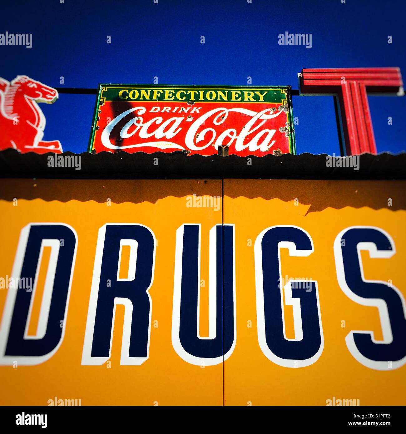 Médicaments et signes Coca Cola Banque D'Images