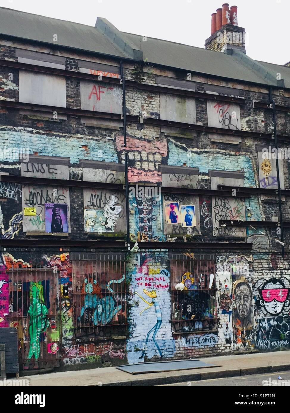 Shoreditch Londres maison abandonnée avec des graffitis sur elle Banque D'Images