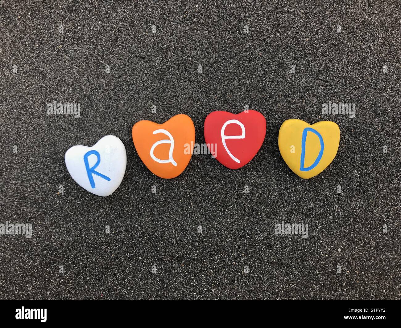 Raed Prenom D Origine Signifiant Chef Ou Pioneer Et Compose Avec Differentes Couleurs De Pierres Du Cœur Photo Stock Alamy