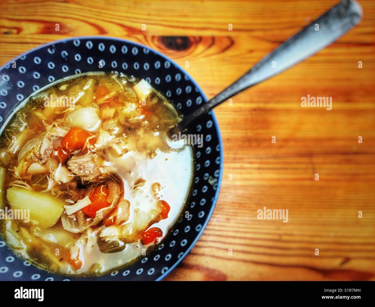 Soupe au poulet fait maison - Image de stock capturée avec un smartphone