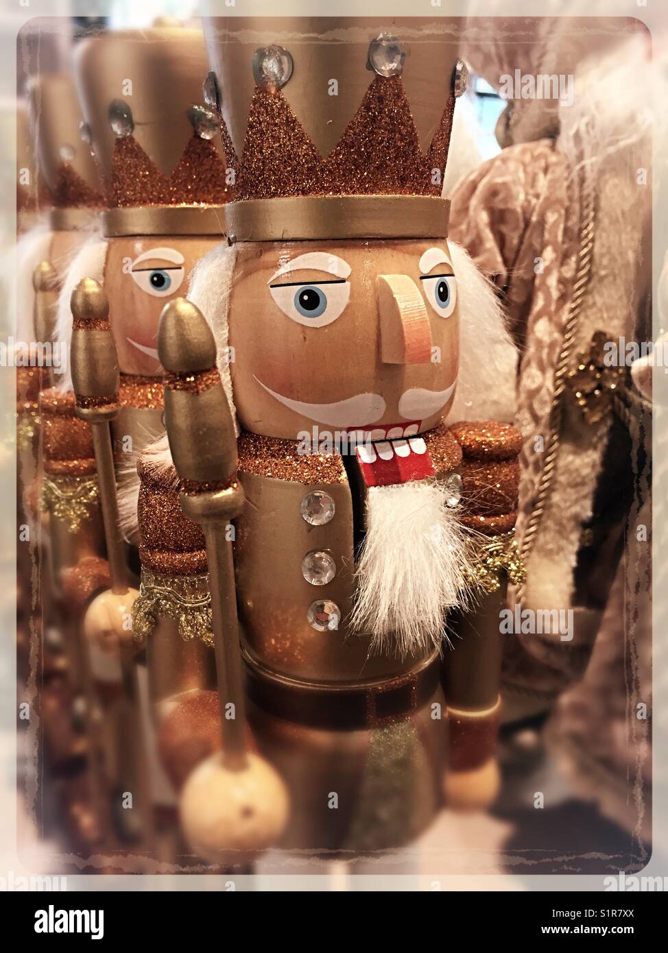 Les cassenoix pour vendre au Seigneur et Taylor, NYC, USA - Image de stock capturée avec un smartphone