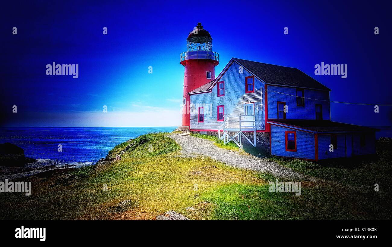 Ferryland Head Lighthouse (1871) et l'océan Atlantique, la presqu'île Avalon, à Terre-Neuve, Canada - Image de stock capturée avec un smartphone