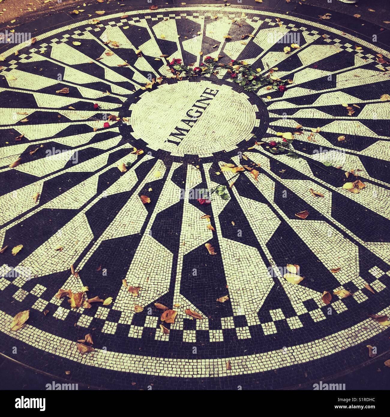 Imaginez Mosaic, John Lennon memorial, champs de fraises, New York City, États-Unis d'Amérique. - Image de stock capturée avec un smartphone