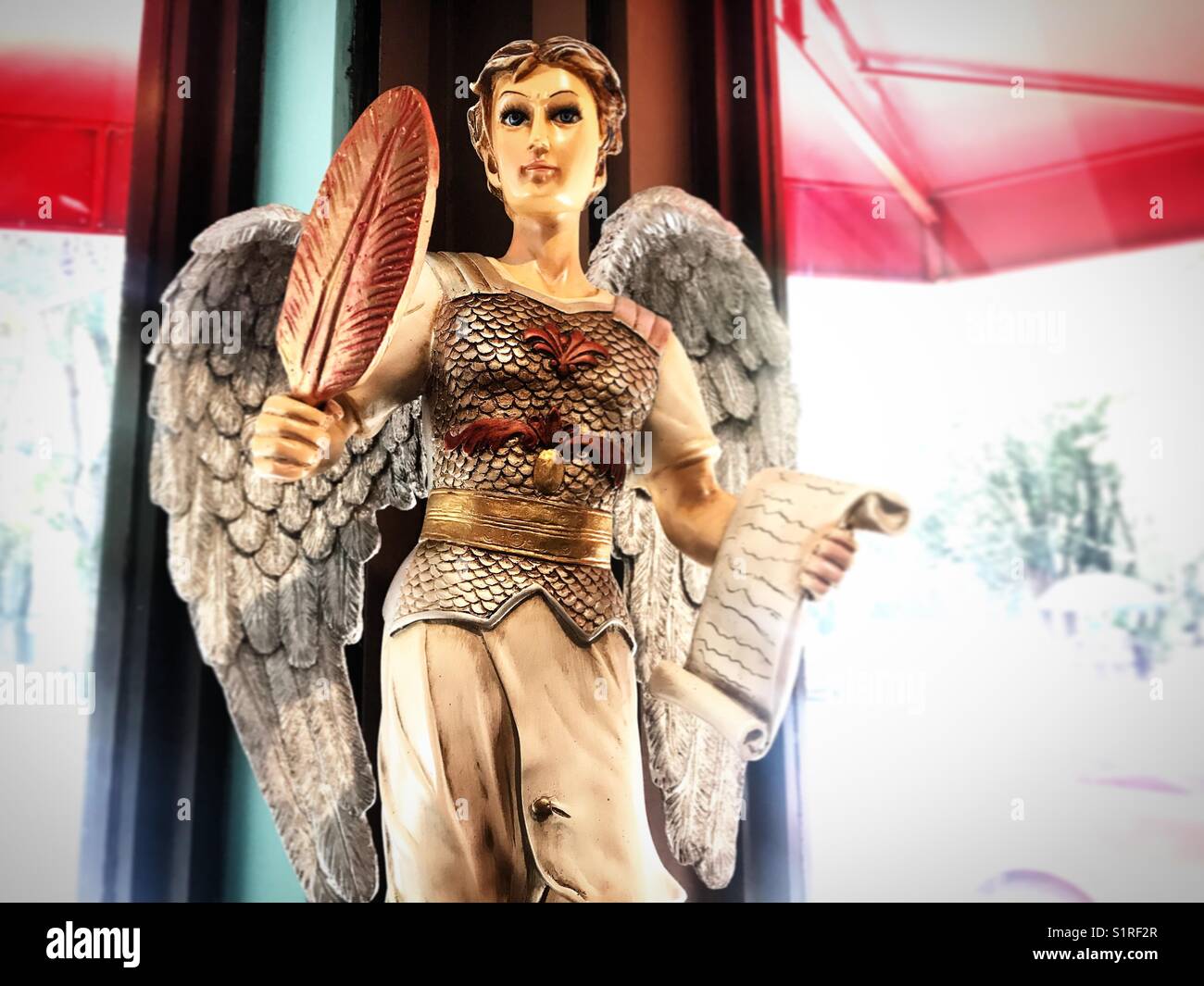 Une sculpture d'Uriel, Archange Gabriel Pan décore boulangerie dans la ville de Mexico, Mexique - Image de stock capturée avec un smartphone
