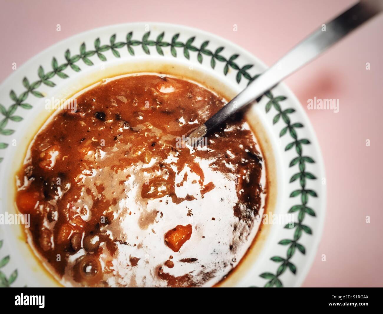 Soupe au poulet fait maison - Image de stock capturée avec un smartphone