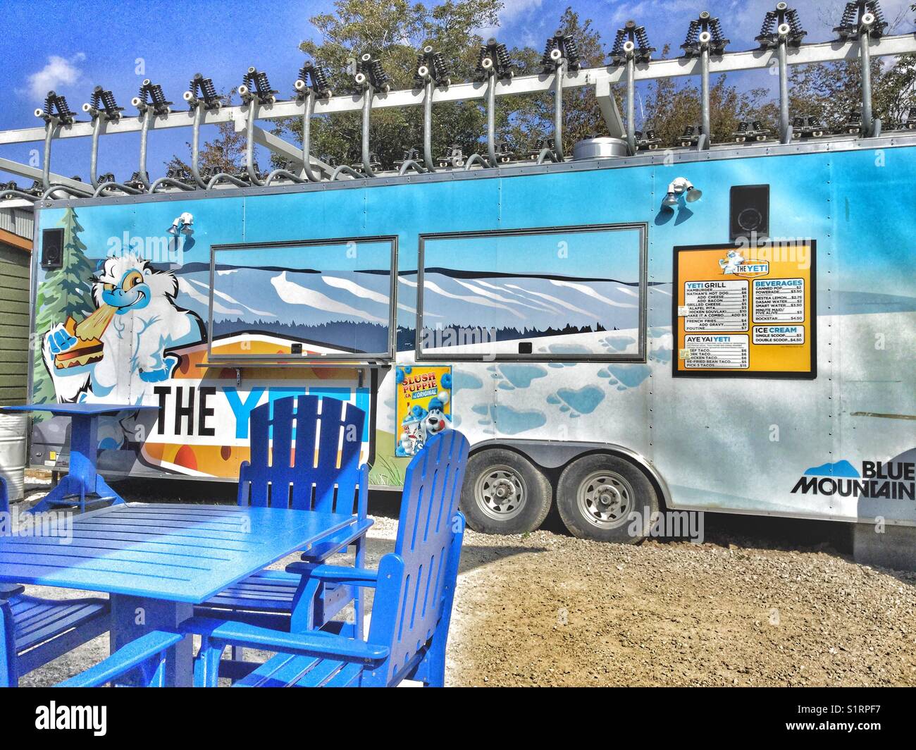 Le Yeti snack-bar chariot à Blue Mountain Village, Collingwood, Ontario, Canada. Banque D'Images